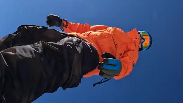 Tracking Shot Man Snowboarding Downhill Man Riding Snowboard Fast Downhill — Stock Video