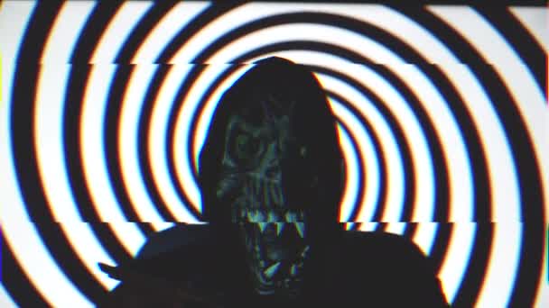 Przerażający Człowiek Demonicznej Masce Przeciwko Monochromatycznej Obrotowej Spirali Bez Szwu — Wideo stockowe