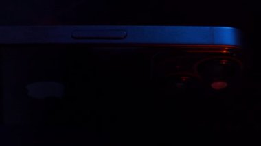 Sofya, Bulgaristan-06 11 2022: iPhone 14 kamerasının dikey videosu. Yüksek kalite 4k görüntü