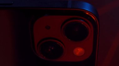 Sofya, Bulgaristan-06 11 2022: iPhone 14 kamerasının dikey videosu. Yüksek kalite 4k görüntü