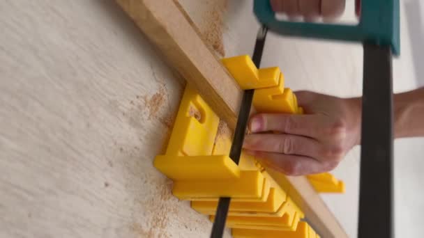 Verticale Video Van Houtsnijplank Constructie Macro Hoge Kwaliteit Beeldmateriaal — Stockvideo
