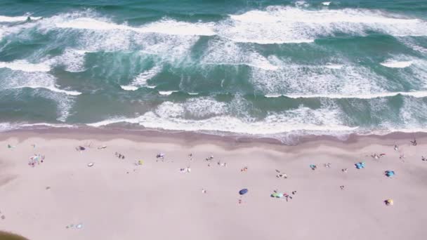 Изумительные Волны Вид Поверхность Морской Воды Беспилотника Высококачественные Кадры — стоковое видео