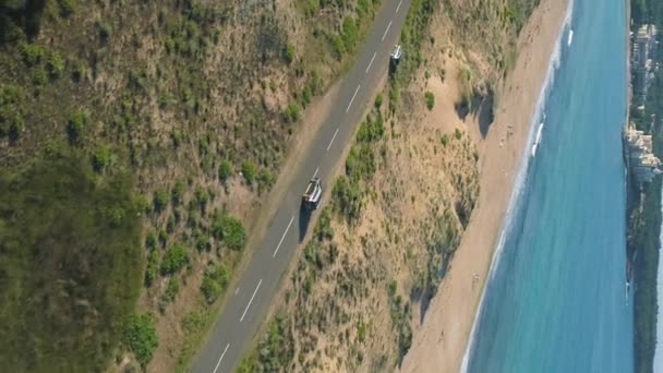 保加利亚阿莱普海滩附近无人驾驶汽车追逐的垂直录像 优质Fullhd影片 — 图库视频影像