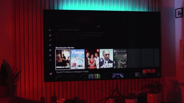 Sofia Bulgaria 2023 Watching Netflix Home Big High Quality Footage — Stok video