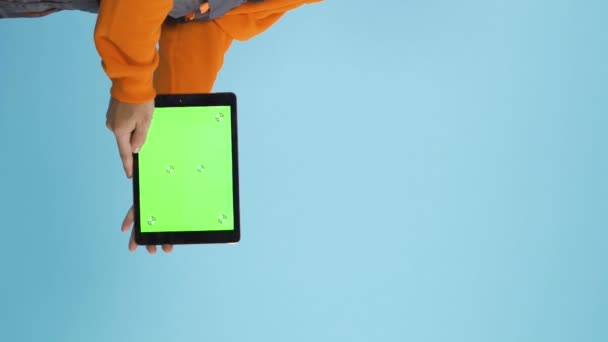 Vertical Close Shoty Using Tablet Computer Green Mockup Screen High — Αρχείο Βίντεο