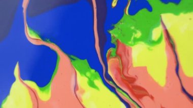 Renkli soyut dönen mürekkep, mavi yeşil sarı turuncu ve kırmızı soyut sıvı arka plan. Yüksek kalite 4k görüntü