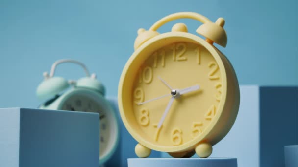 Daylight Saving Time Spring Forward Vintage Alarm Clock Timelapse Fast — Stok video