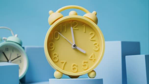Vintage Alarm Clock Timelapse Stock Footage Features Close Shot Vintage — Vídeo de stock