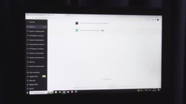 GPT teknolojisiyle çalışan yapay zeka sohbet robotu, kullanıcılara otomatik müşteri desteği sağlıyor, ortak sorulara hızlı ve doğru cevaplar veriyor. Yüksek kalite 4k görüntü