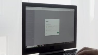 GPT teknolojisiyle çalışan yapay zeka sohbet robotu şirketler ve müşteriler arasındaki iletişimi düzene sokuyor, tepki sürelerini düşürüyor ve verimliliği artırıyor. Yüksek kalite 4k görüntü