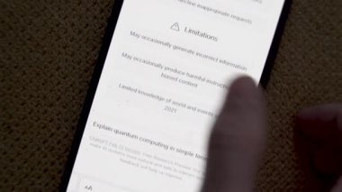 GPT Chatbot Kullanıcı Arayüzü: GPT teknolojisiyle çalışan yapay zeka sohbet robotu için kullanıcı dostu arayüz. Arayüz, kullanması kolay navigasyon ve insan gibi davranan bir konuşma tarzına sahiptir.