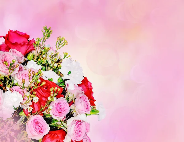 Felicitări Trandafiri Roșii Roz Garoafe Albe Colț Spațiu Pentru Text — Fotografie, imagine de stoc