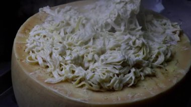 fettuccine alfredo fettuccine makarna parmesan peynirli İtalyan yemeği el yapımı makarna 