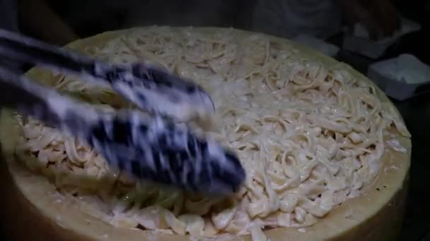 Fettuccine Alfredo Fettuccine Pasta Parmesan Cheese Italien Food Pâtes Artisanales — Video