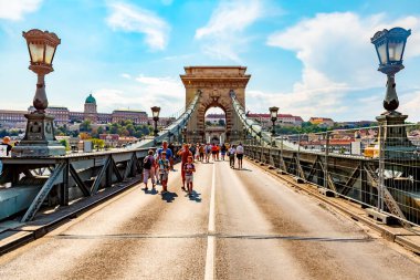20 Ekim 2023, Budapeşte, Macaristan - Budapeşte, Macaristan 'da Budapeşte ile Pest arasında Tuna Nehri' ni geçen Szechenyi Zinciri Köprüsü.