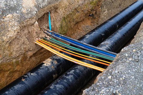 Trench Two Laid Heating Pipes Multicolored Electrical Cables Cross Trench — Stock Photo, Image
