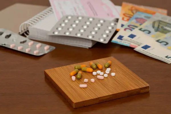 Medical Tablets Pills Close Wooden Stand Medical Prescription Banknotes Blurred — Stock Photo, Image