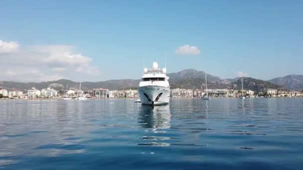 White Modern Yacht Moored Marmaris City Turkey Luxury White Boat — Stok video