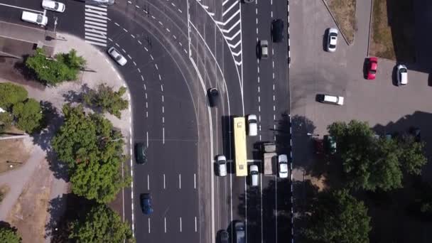Cima Para Baixo Antena Carros Dirigem Encruzilhada Trânsito Intersecção Vista — Vídeo de Stock