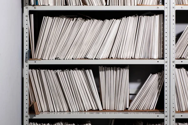 서류상 문서를 깔끔하게 배열된 캐비닛을 조직화된 사무실 로열티 프리 스톡 이미지