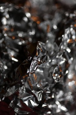 Parçalanmış alüminyum yaprak. Soyut arka plan. Modern büyük boy.