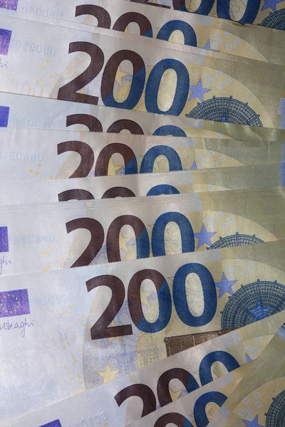 200 Banknotów Euro Banknoty Europejskie Banknoty Gotówkowe Odizolowane Czarnym Tle — Zdjęcie stockowe