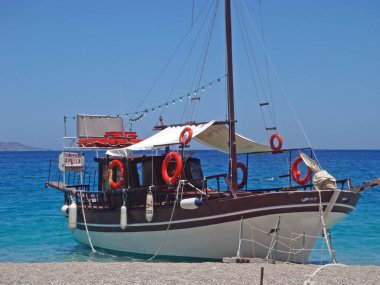 Yunanistan 'ın Karpathos kenti, 2 Temmuz Pazartesi günü Yunanistan' da yaz tatillerinde muhteşem ada gezisi arka plan duvar kâğıdı ürünlerini araştırıyoruz.