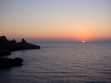 Yunanistan 'ın Karpathos kenti, 2 Temmuz Pazartesi günü Yunanistan' da yaz tatilleri için muhteşem bir ada gezisi arka plan duvar kağıdı ürünü keşfettik.