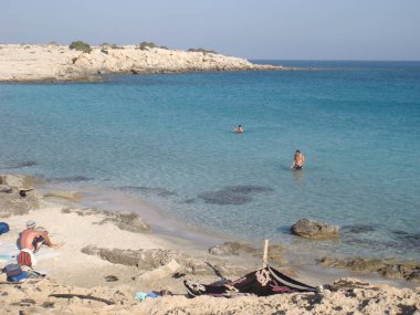 Yunanistan 'ın Karpathos kenti, 2 Temmuz Pazartesi günü Yunanistan' da yaz tatilleri için muhteşem bir ada gezisi arka plan duvar kağıdı ürünü keşfettik.