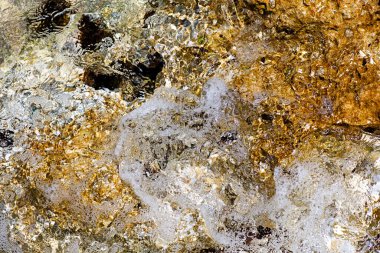 Deniz taşları doğayı kapatır. Yüksek kaliteli metal baskılar. Yaz mevsiminde Creta Adası 'ndaki plaj yerlerini keşfederler.