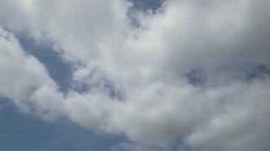 Mavi gökyüzü beyaz bulutlar beyaz bulutlar 4K kümülüs bulut bulutları yaz zamanı bulutu mavi gökyüzü hızlandırılmış doğa zamanı hava durumu bulutu doğayı hızlandırıyor dji 3 mini profesyonel