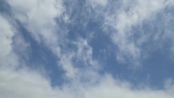 Hava Uçağı Penceresi Zaman Geçişi Bulutu Mavi Gökyüzü Üzerinde Beyaz — Stok video