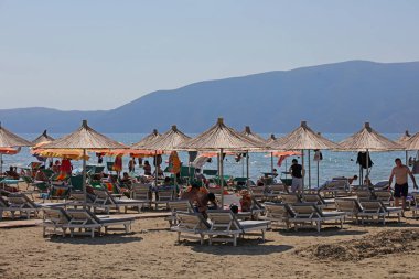Arnavutluk 'un Vlora kenti, 2 Eylül Pazar günü, Arnavutluk' un Vlora Arnavutluk şehir merkezinde çok sayıda alternatif isimle bilinen ikinci büyük liman kenti Arnavut usullerinin ikinci büyük liman kenti oldu.