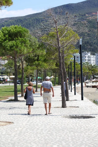 Arnavutluk 'un Vlora kenti, 2 Eylül Pazar günü, Arnavutluk' un Vlora Arnavutluk şehir merkezinde çok sayıda alternatif isimle bilinen ikinci büyük liman kenti Arnavut usullerinin ikinci büyük liman kenti oldu.