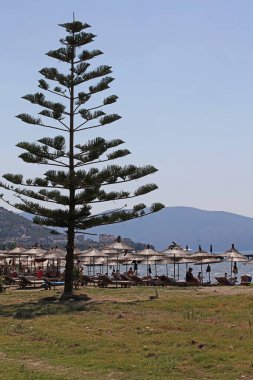 Arnavutluk 'un Vlore kenti, 26 Ağustos 2023 Cumartesi günü halk plajlarını keşfe çıktı. Günbatımı için güzel yerler aradı. Lungomare riviera' da yüzmek için güzel yerler.