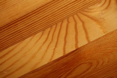 Ahşap, kahverengi yüzey makrosu eksikmiş. Soyut çam ağacının kaplama kaplama kaplaması, arka planda kahverengi düğümlü, ahşap kaplama, büyük boyutlu, yüksek kalite baskı.