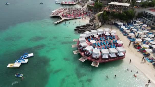 Arnavutluk Ksamil Kenti Ağustos 2023 Güzel Ada Kristal Sularıyla Mavi — Stok video