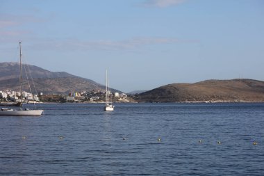 Arnavutluk 'un Saranda kenti, 16 Eylül 2022 Riviera limanını en iyi yerler ve güzel şehir yaz atmosferini keşfeden büyük kalite seyahat baskısı