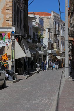 Yunanistan 'ın Rethimnon kenti, 15 Mart 2024 Cuma günü Girit adasında eski taş şehri yaz karnavalı sezonunu kapatıyoruz.