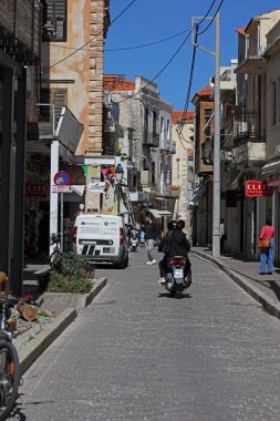 Yunanistan 'ın Rethimnon kenti, 15 Mart 2024 Cuma günü Girit adasında eski taş şehri yaz karnavalı sezonunu kapatıyoruz.