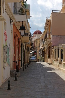 Yunanistan 'ın Rethimnon kenti, 15 Mart 2024 Cuma günü Girit adasında eski taş şehri yaz karnavalı sezonunu kapatıyoruz.