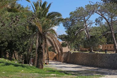 Girit Adası 'ndaki Fortezza kale şatosu. Rethimno tatili. Eski taş şehir anıtlarını keşfetmek.