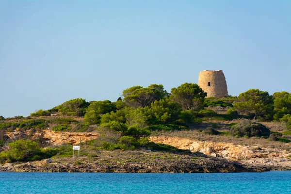 Ses Illetes Majorca Balearic Islands Spain 2022 칼라에 군부대 지나가지 — 스톡 사진