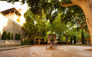 Palma, Mallorca, Balear Adaları, İspanya. 21 Temmuz 2022 - Huerto del Rey halk bahçesine giriş, ya da kralın bahçesi. Kraliyet sarayının ve kraliçenin meydanının yanında.