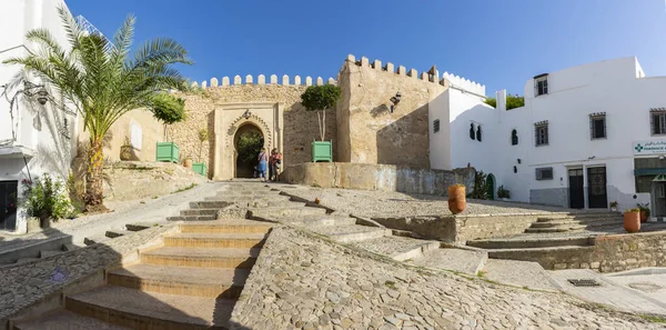 Tanca, Fas. 15 Ekim 2022 - Doukkala ve Bab-el-Assa caddelerinde Bab el-Assa Portal, Medine 'nin üst kesiminde.