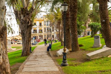 Tanca, Fas. 16 Ekim 2022 - Mendoub Parkı, büyük çarşaf meydanının yanındaki cenaze anıtlarıyla tarihi anıların olduğu bir yer.