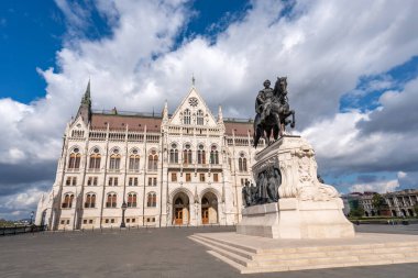 Budapeşte 'deki Macar Parlamento Binası Dramatik Gökyüzü Altında