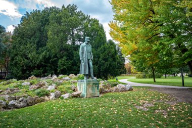 Avusturya, Viyana 'daki Franz Joseph Anıtı, etkileyici bronz heykeli ve kraliyet varlığıyla Avusturya İmparatoru' nun mirasını kutluyor.