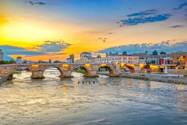 Üsküp 'ün Günbatımının Altındaki Taş Köprünün Ebedi Güzelliği