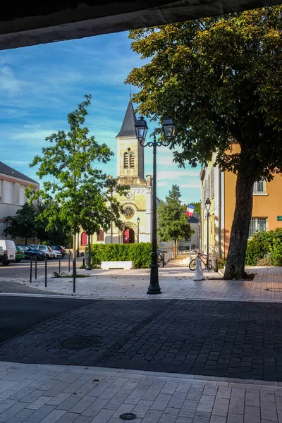 Kostel Jakuba Montgeronu Francie Spatřen Verandy Pořízen Slunečného Letního Dne — Stock fotografie